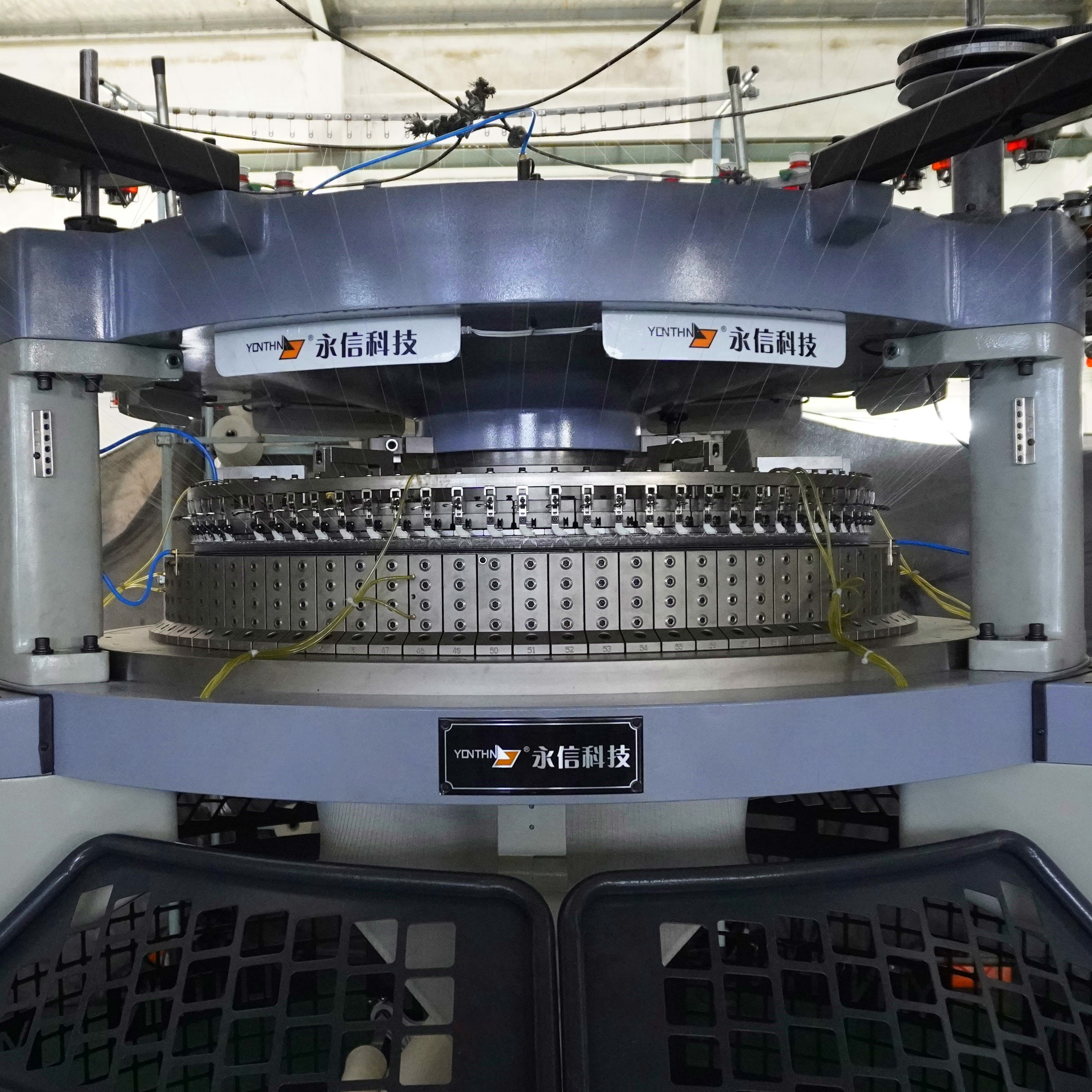 High Speed Computerized Electronic Jacquard Single / Double Knitting Machine view 2