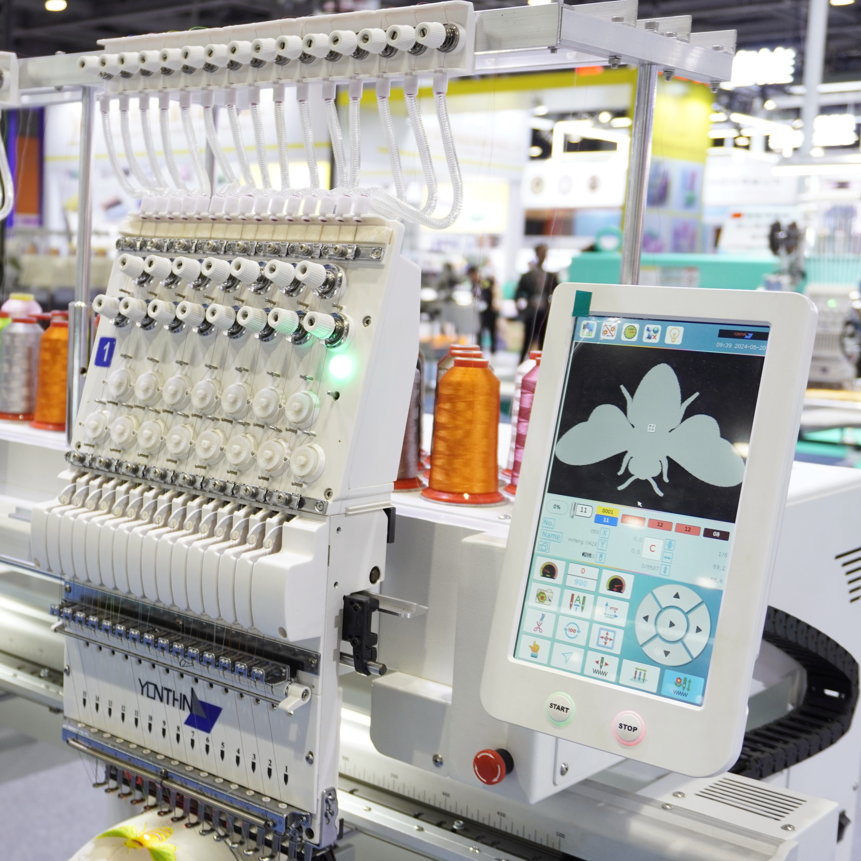 YX-M Two head embroidery machine view 4